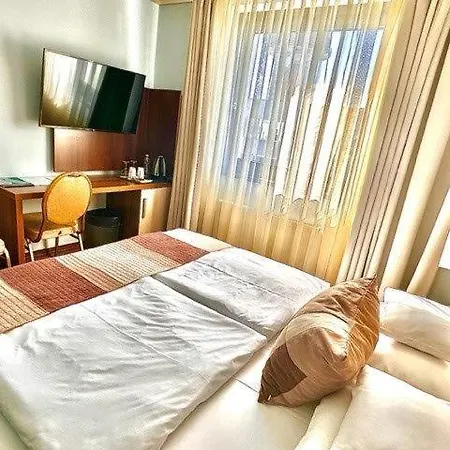 Famulus 4* Győr