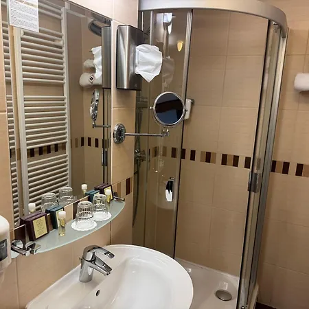 Famulus 4* Győr