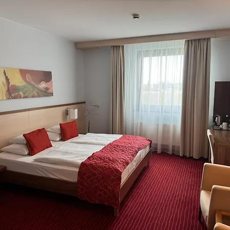 Famulus Hotel 4*