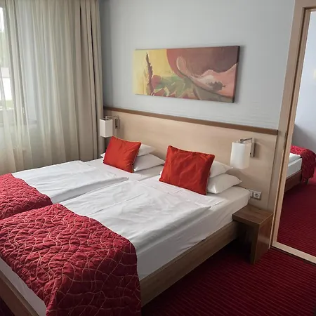 Famulus 4* Gyor